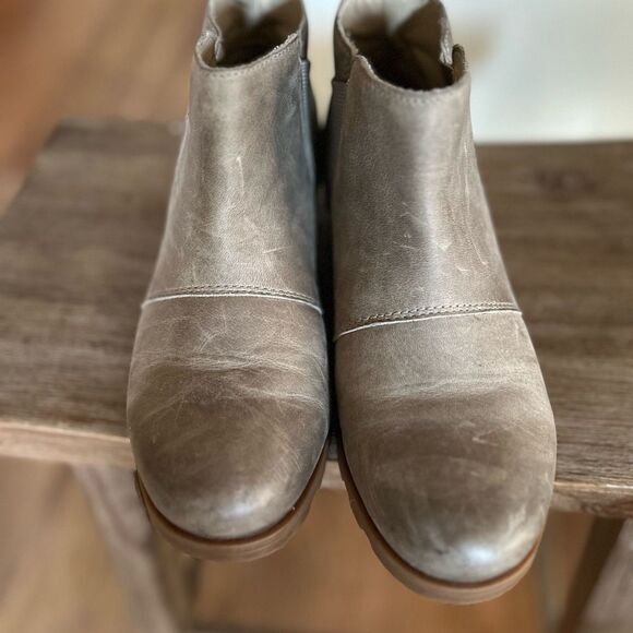 - Sorel Women’s Emelie™ III Chelsea Waterproof taupe worn once - Picture 4 of 9